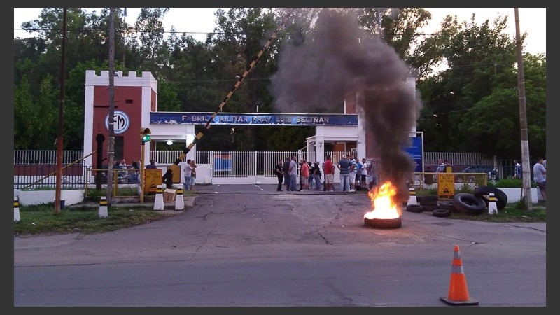 Trabajadores a la espera de conocer nuevos despidos. 