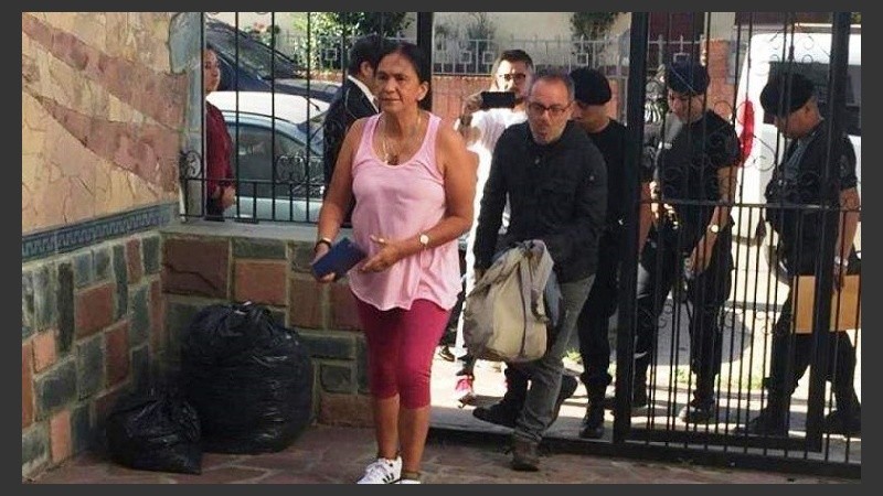 El momento en el que Sala ingresa en su casa.