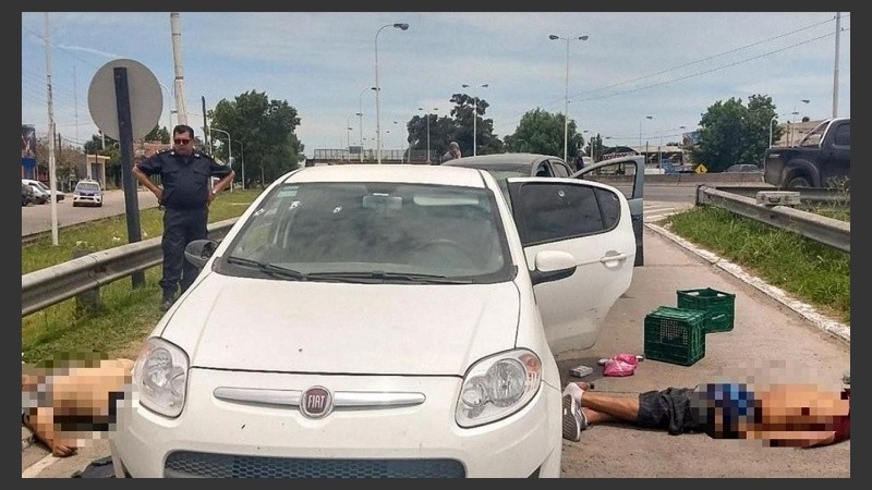 Se encontraron elementos robados dentro del vehículo.