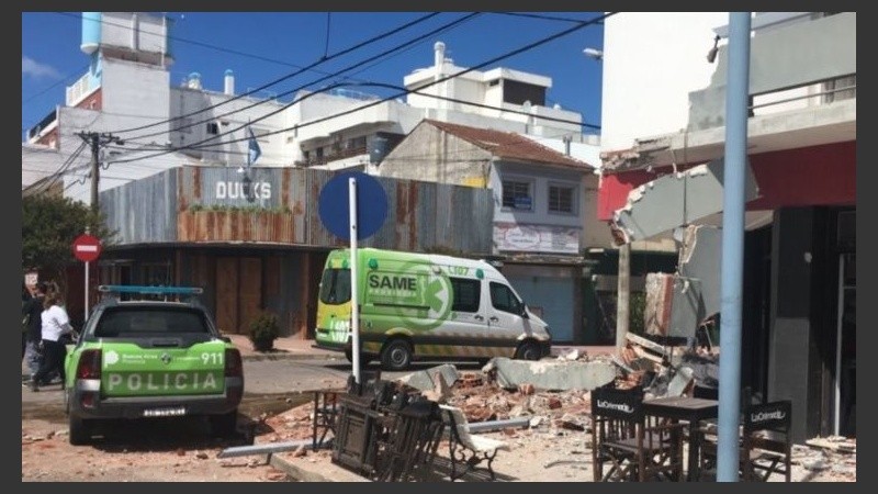 “Se escuchó un ruido muy fuerte y cuando miramos estaban los escombros en el piso