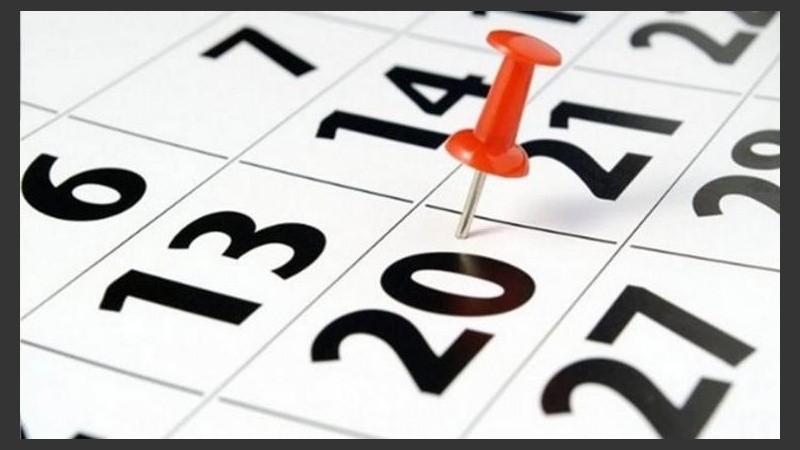 La iniciativa prevé, además, la suspensión de la facultad del Poder Ejecutivo para declarar días feriados no laborables y derogar el decreto que establece como día feriado con fines turísticos los días 23 de marzo, 10 de julio y 7 de diciembre de 2020.