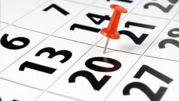 La iniciativa prevé, además, la suspensión de la facultad del Poder Ejecutivo para declarar días feriados no laborables y derogar el decreto que establece como día feriado con fines turísticos los días 23 de marzo, 10 de julio y 7 de diciembre de 2020.