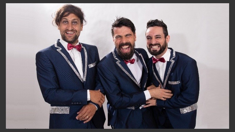 “Lo Lumvrise quisimos hacer un espectáculo con 53 artistas en escena, pero, el colectivo no llega desde Buenos Aires”.