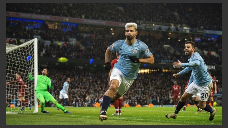 Volvió con todo. El Kun marcó su segundo tanto del año.