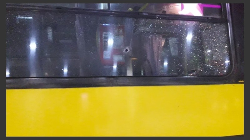 El chofer de la línea 103 denunció el ataque a la salida en Villa Gobernador Gálvez.