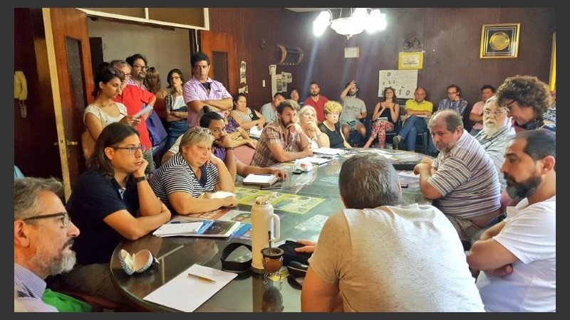 La reunión para organizar la marcha rosarina del jueves 17.