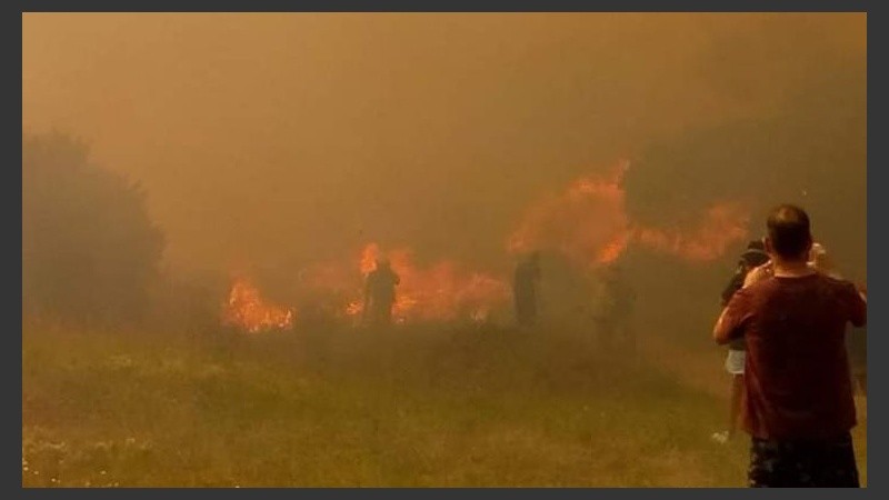 Imágenes del incendio que tomaron testigos en Gesell.