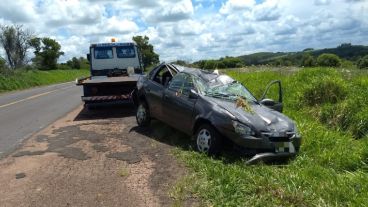 El coche debió ser remolcado en la ruta BR 190.