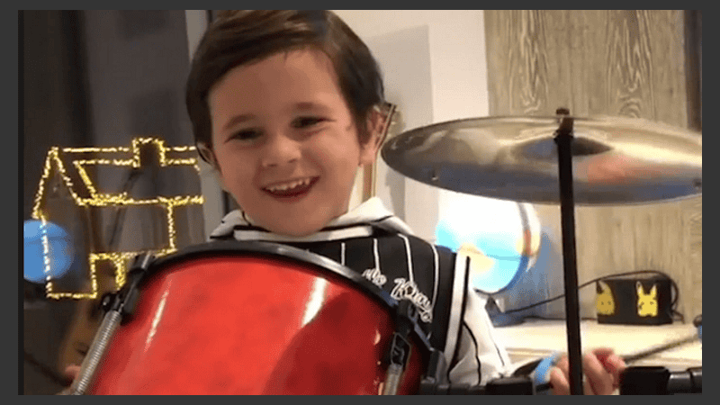 Mateo Messi, con su nueva batería.