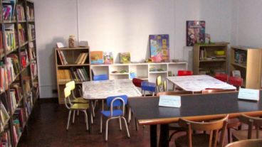 La sala infantil está abierta de lunes a viernes, de 8 a 13.30 en la sede anexa de la Biblioteca Argentina, Pasaje Álvarez 1576.