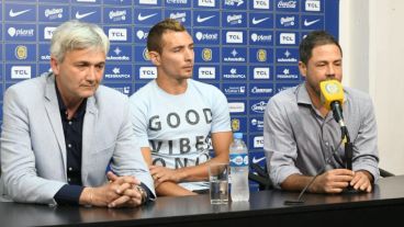 Ruben junto a Di Pollina y Carloni en la conferencia de prensa.