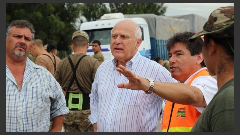 El gobernador recorrió las zonas afectadas.