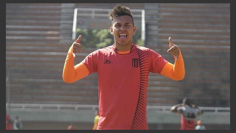 Vergara juega en Envigado de extremo. Fuerte y con cambio de ritmo.