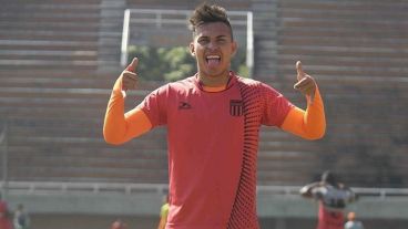 Vergara juega en Envigado de extremo. Fuerte y con cambio de ritmo.