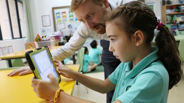 A algunos maestros les cuesta más que a los chicos adoptar la tecnología.