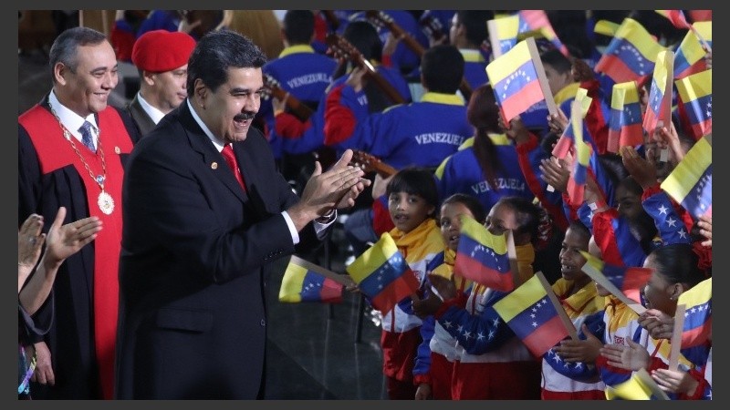Maduro encabezó una ceremonia de pocos amigos.
