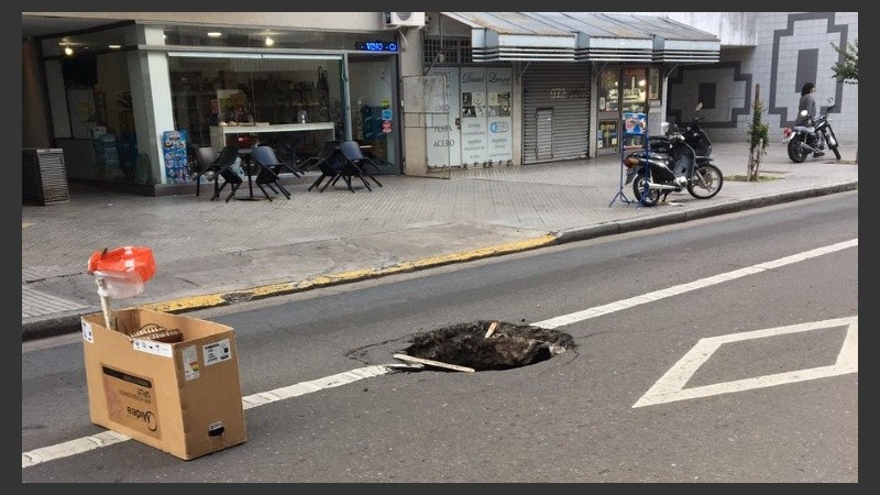 El pozo se generó en Maipú al 900.