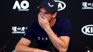 Andy Murray, desconsolado por una decisión obligada.