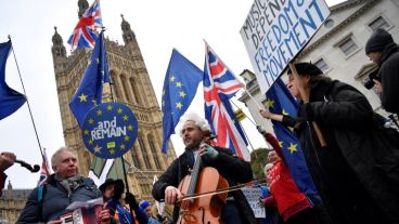 El centro de la capital se pobló de manifestantes y carteles.