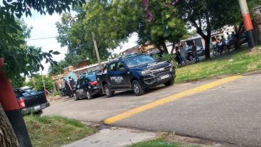 Un gran despliegue policial en Felipe Moré y Ocampo, donde encontraron a los asaltantes.