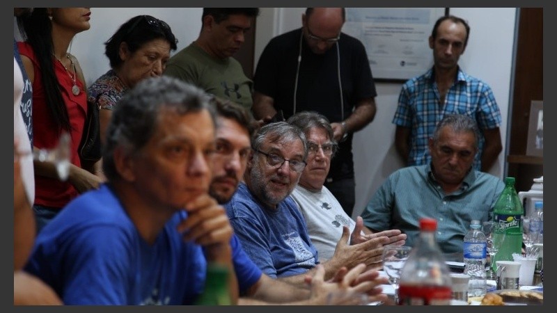 Organizaciones sindicales y sociales se reunieron para coordinar la marcha del jueves.