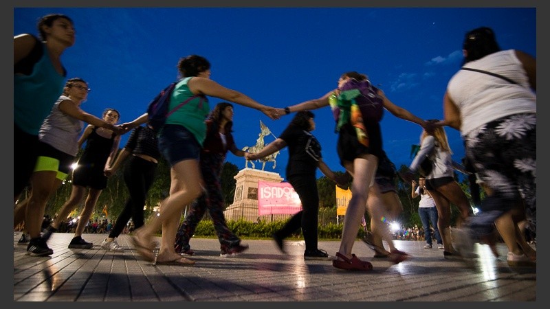 La movilización en la plaza San Martín de Rosario.
