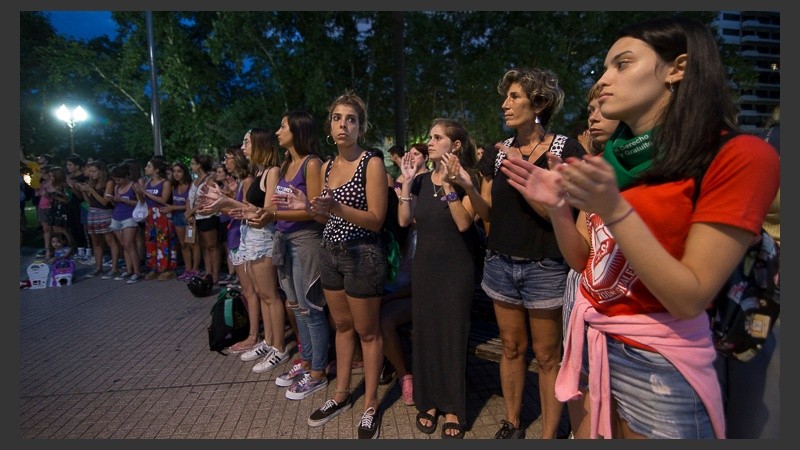 La movilización en la plaza San Martín de Rosario.