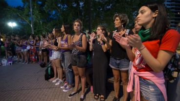 La movilización en la plaza San Martín de Rosario.