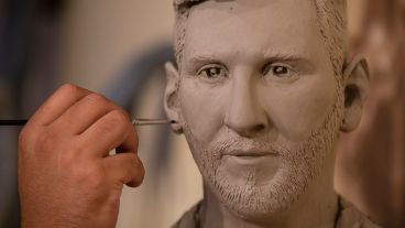 Con barba y todo. El rostro de Messi plasmado en un busto con detalles increíbles.