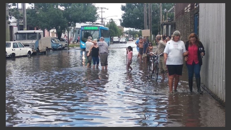 El Tres hizo un móvil en vivo desde la zona inundada.