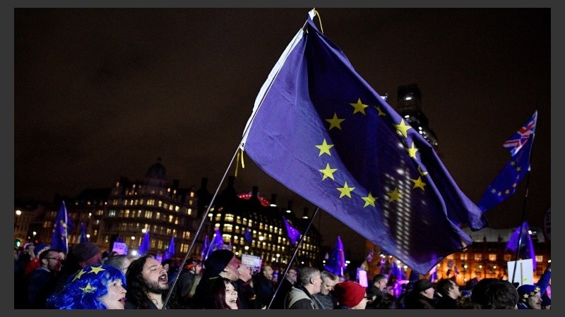 La reacción en las calles al conocerse el resultado de la crucial votación. 
