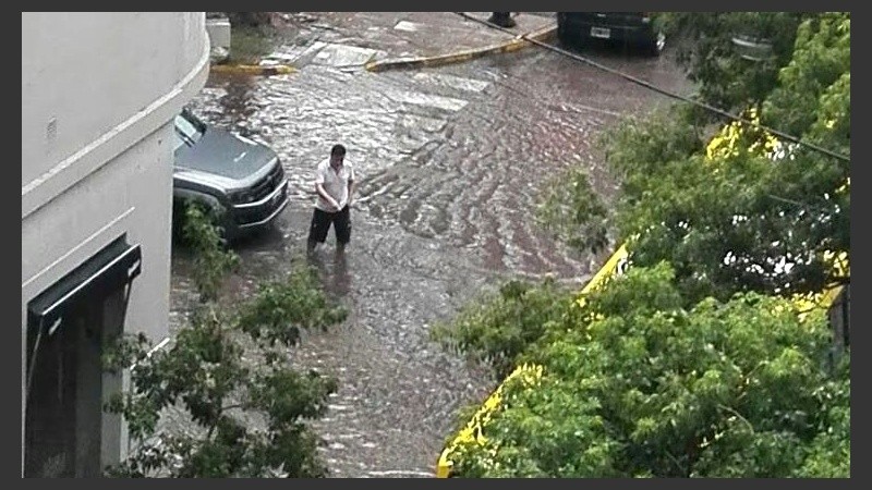 Tanto en el centro como en los barrios, la situación complicada cuando llueve mucho.
