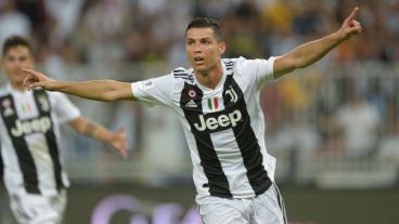 Cristiano compartió la delantera con Dybala.