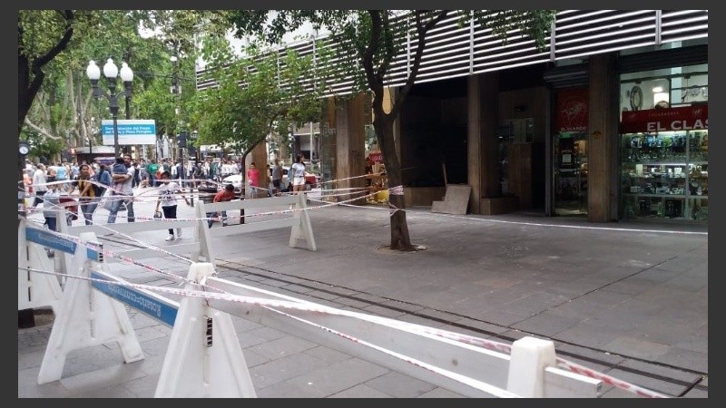 La zona quedó vallada hasta despejar el peligro.