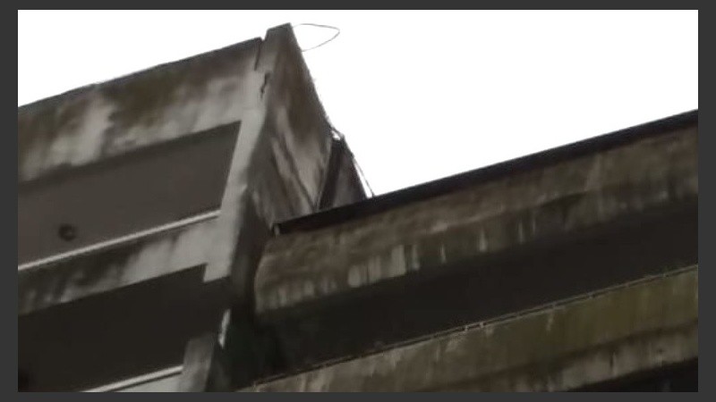 La zona quedó vallada hasta despejar el peligro.