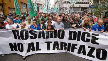 Miles de personas marcharon desde Anses a la Plaza San Martín.