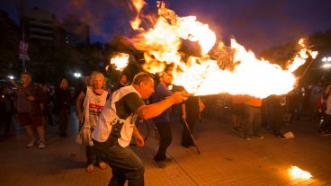 Antorchas encendidas en la tarde/noche rosarina.