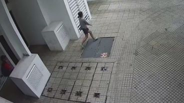 Una secuencia del video en el centro de Rosario.