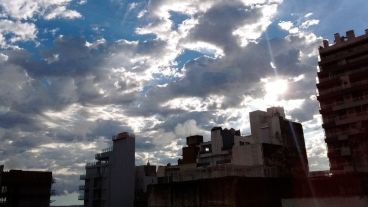 Un cielo con nubes en Rosario.