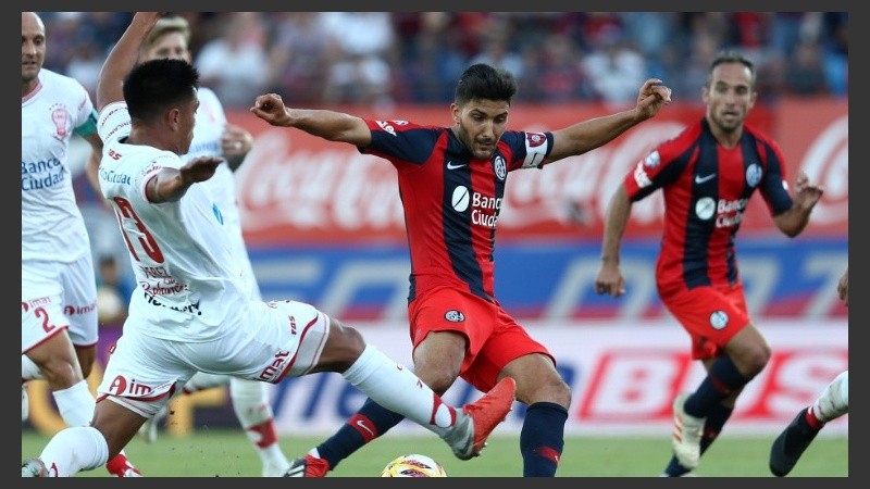 Blandi traba. Los cuervos no levantan en el campeonato.