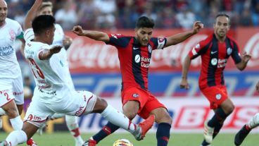 Blandi traba. Los cuervos no levantan en el campeonato.