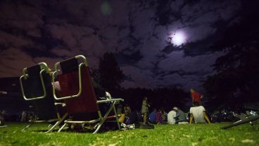 Fue una noche ideal para estar al aire libre. Las nubes molestaron un poco.