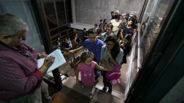 Hubo largas filas para poder ver por los telescopios del Complejo Astronómico.