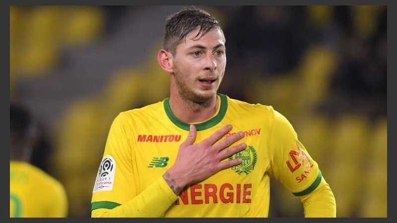 El jugador oriundo de Cululú, Santa Fe, volaba sobre el Canal de la Mancha cuando se perdió el rastro de la nave. 