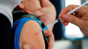 El ministro confirmó que "hay vacunas en la Aduana".