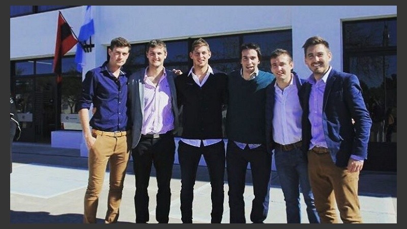 Emiliano junto a sus amigos en una de las últimas visitas a Progreso. 