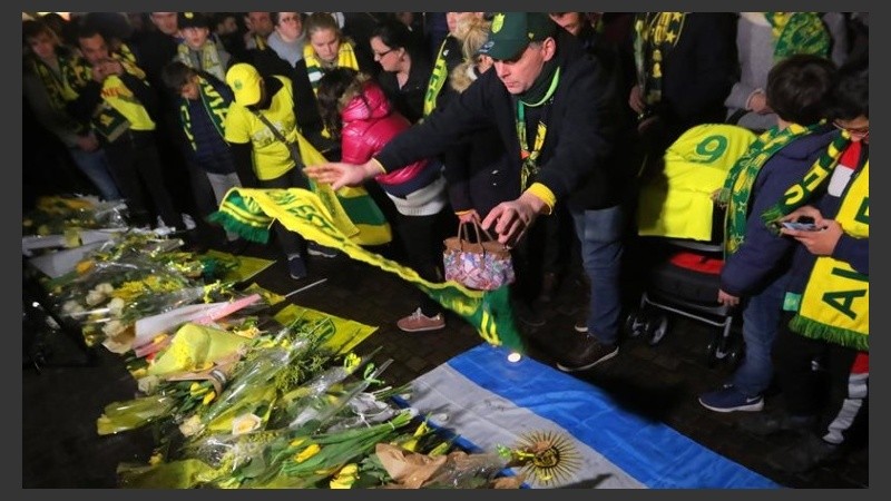 Los hinchas en una vigilia en Nantes.