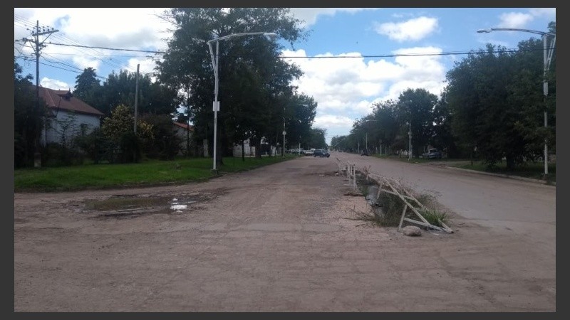 Los vecinos piden obras de bacheo.