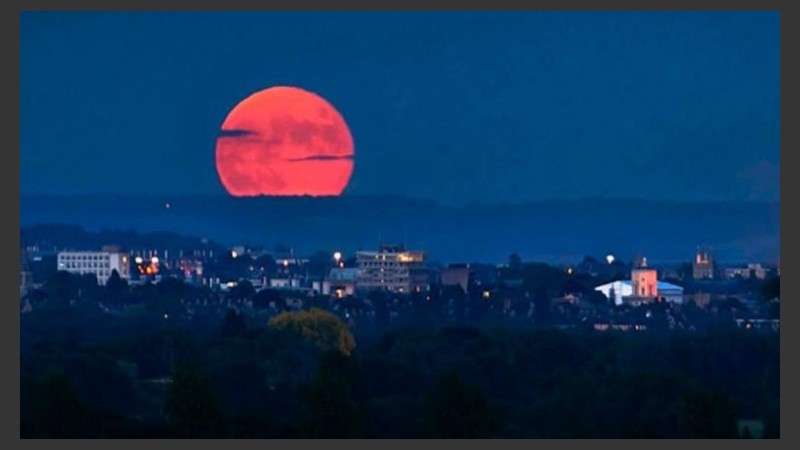 Un fenómeno más simultáneo al eclipse, la luna roja y la superluna.