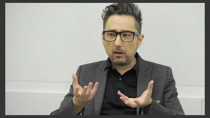 Pron tiene 43 años. A los 25 se fue a estudiar a Alemania y hace 10 que vive en España. 